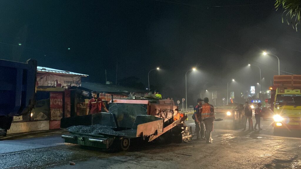 Perbaikan jalan rusak di Jalan Ki Ageng Gribig
