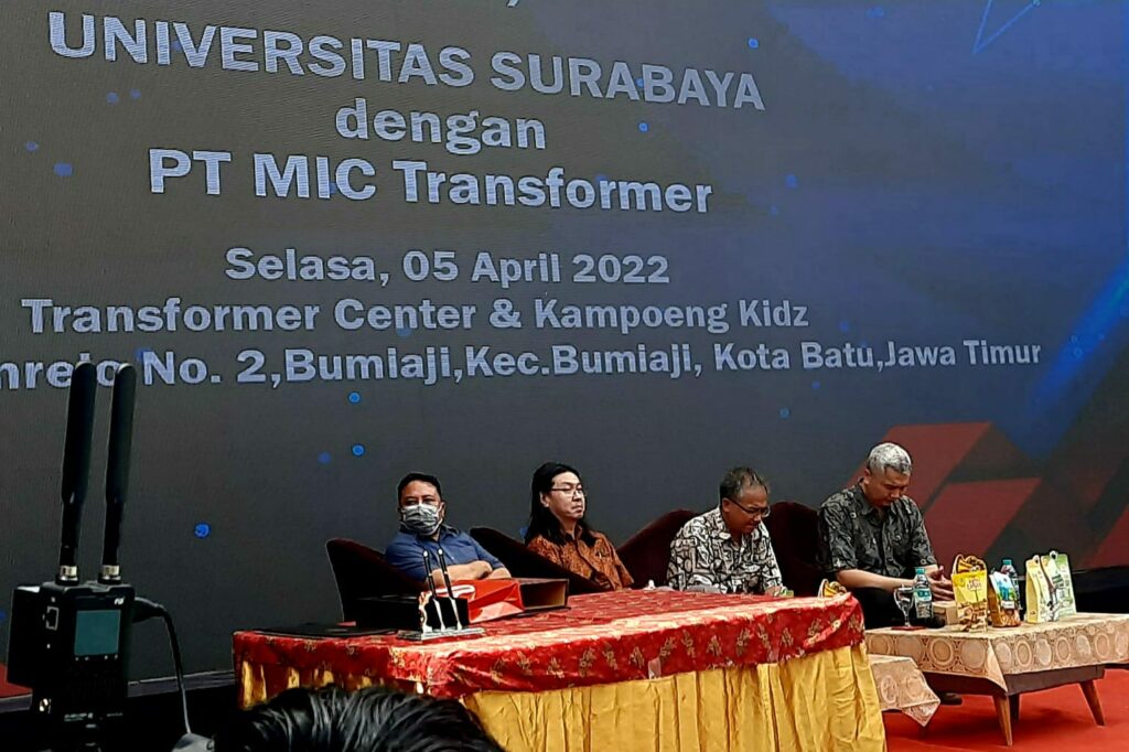 Prosesi MoU  Universitas Surabaya (Ubaya) dengan PT MIC Transformer dan Sekolah SPI Batu