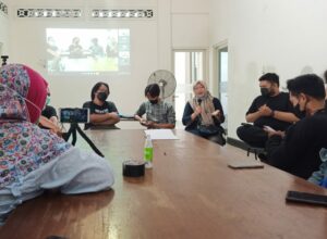 Salawati Taher dalam Diskusi refleksi kekerasan terhadap Jurnalis di Pastoran Yuoth Center Keuskupan Surabaya, Minggu sore (10/4/2022).