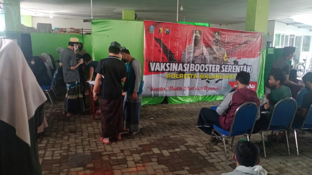 Vaksinasi dosis ke tiga yang digelar Polresta Malang Kota secara serentak