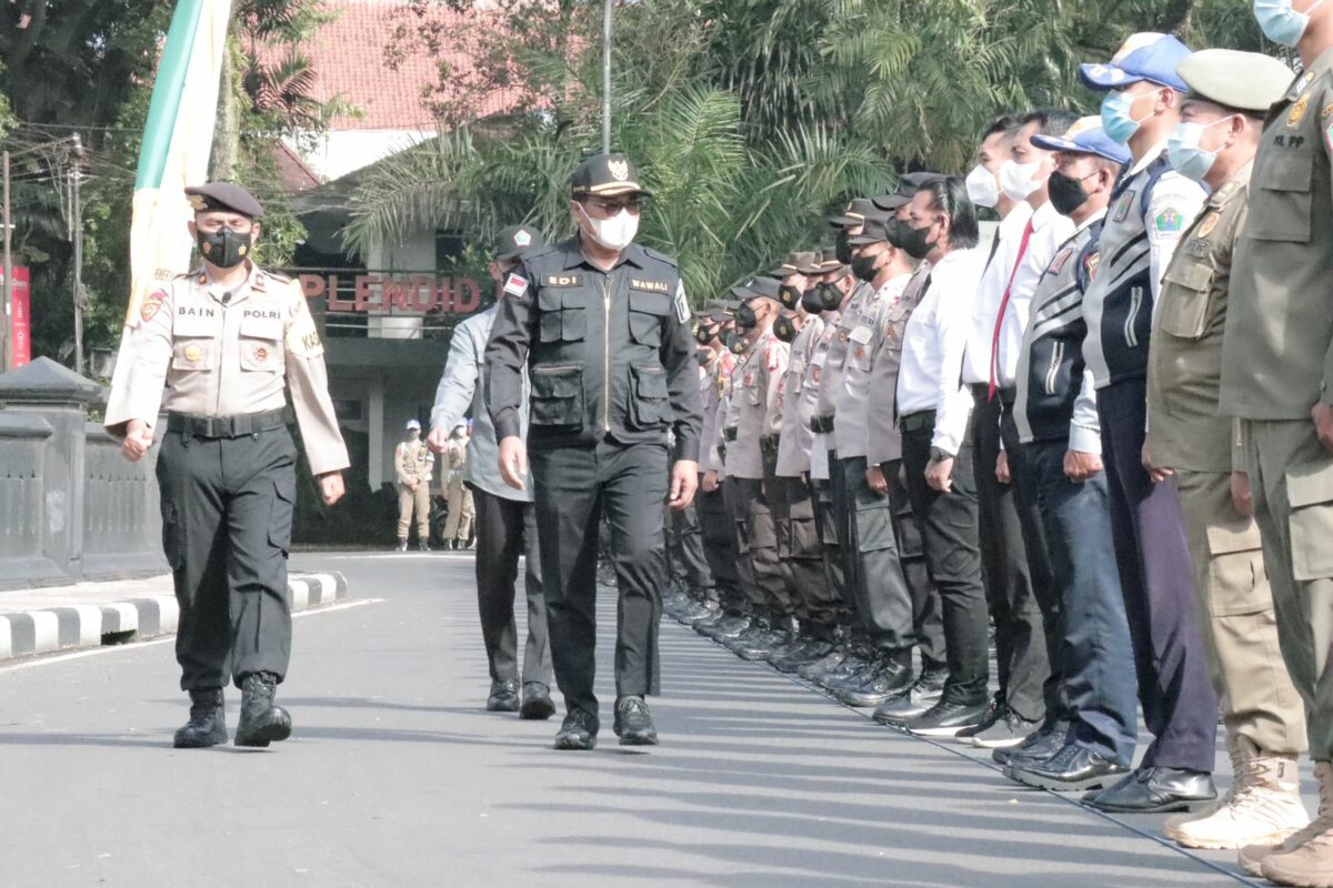 Wakil Walikota Malang, Sofyan Edi Jarwoko memimpin apel gelar pasukan operasi ketupat semeru 2022