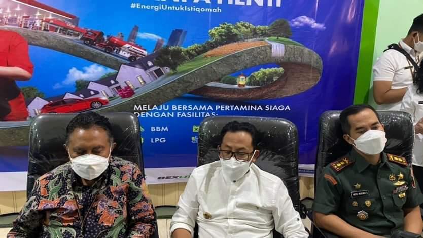 Walikota Malang H Sutiaji (baju putih) saat berkunjung ke Depo Pertamina Kota Malang