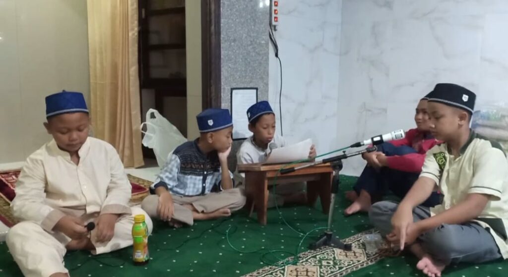 Anak - anak nampak turut takbiran di Masjid Babul Hidayah