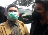 Jeffry Simatupang, SH, MH bersama tim saat memberikan keterangan kepada wartawan