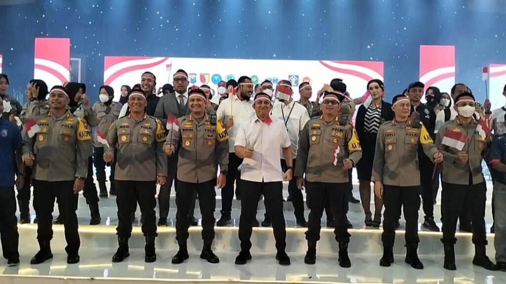 Kapolresta Malang Kota, Kombes Pol Budi Hermanto pose bersama usai deklarasi anti narkoba