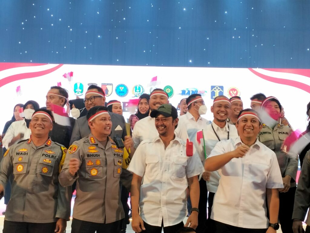 Kapolresta Malang Kota, Kombes Pol Budi Hermanto pose bersama usai deklarasi anti narkoba