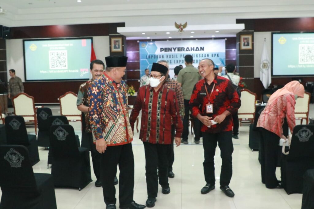 Kegembiraan dirasakan Pejabat Pemkot Malang usai menerima penghargaan predikat WTP