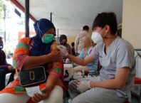 Vaksinasi yang digelar Polresta Malang Kota untuk aremania dan aremanita yang akan nonton laga Arema FC VS PSIS Semarang