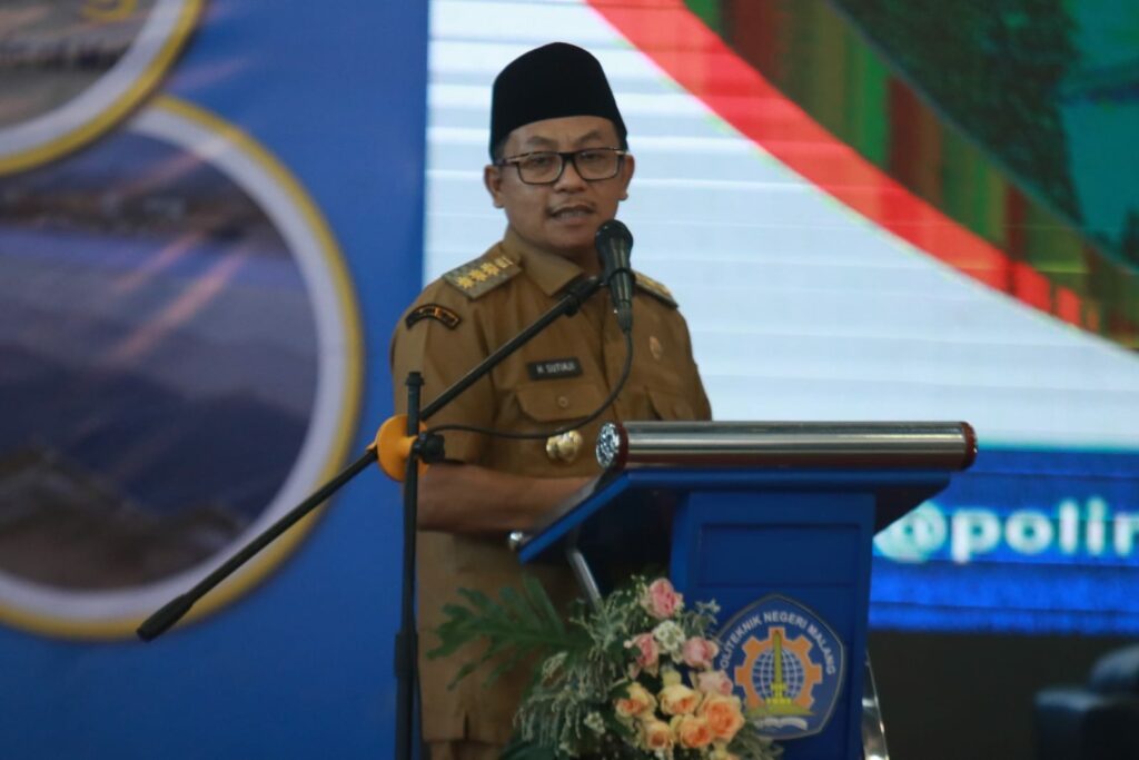 Walikota Malang, H Sutiaji saat memberikan sambutan dalam talkshow di Expo Produk Inovasi dan Penguatan Link & Match IDUKA yang merupakan rangkaian Dies Natalis Politeknik Negeri Malang (Polinema)