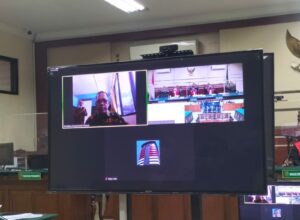 Foto tangkapan layar sidang perdana kasus Suap Hakim Itong Isnaini/Junaedi (SurabayaPost id)