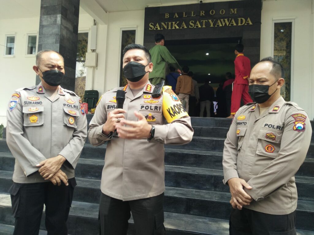 Kapolresta Malang Kota, Kombes Pol Budi Hermanto memberikan keterangan kepada wartawan