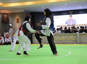 Pendekar pencak silat di kelompok putri saat berlaga (ist)