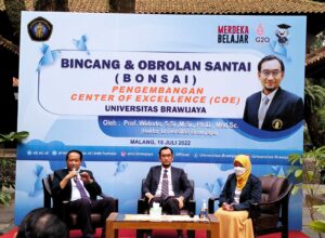Bincang & Obrolan Santai (BONSAI) Rektor Universitas Brawijaya (UB), Prof Widodo, S.Si, M.Si, Ph.D, Med, Sc bersama awak media
