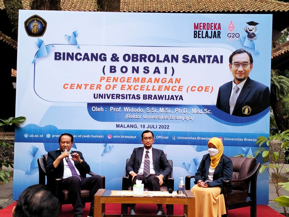 Bincang & Obrolan Santai (BONSAI) Rektor Universitas Brawijaya (UB), Prof Widodo, S.Si, M.Si, Ph.D, Med, Sc bersama awak media