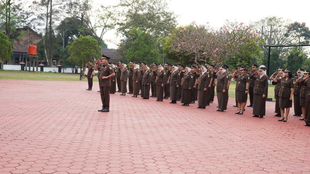 Kejari Kota Malang melaksanakan Upacara jelang peringatan HBA ke 62 di TMP Suropati sekaligus melaksanakan tabur bunga (ist)