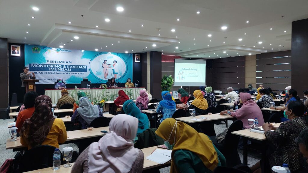 Kepala Dinkes Kota Malang, dr Husnul Muarif memberikan sambutan dalam kegiatan pertemuan Monitoring dan Evaluasi Imunisasi