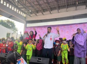 Kepala Disdikbud Kota Malang, Suwarjana saat membuka kembali Museum Pendidikan Kota Malang