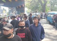 Merasa terganggu, warga membubarkan aksi demo di depan Pengadilan Negeri Kota Malang (ist)