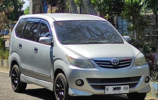 Plat kendaraan warna putih di Kota Malang (ist)