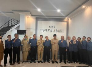 Wakil Wali (Wawali) Kota Malang, H Sofyan Edi Jarwoko dan jajarannya, pose bersama pengurus KSU Karya Abadi (ist)