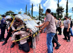 Dalmas Polres Batu saat menggelar latihan (ist)