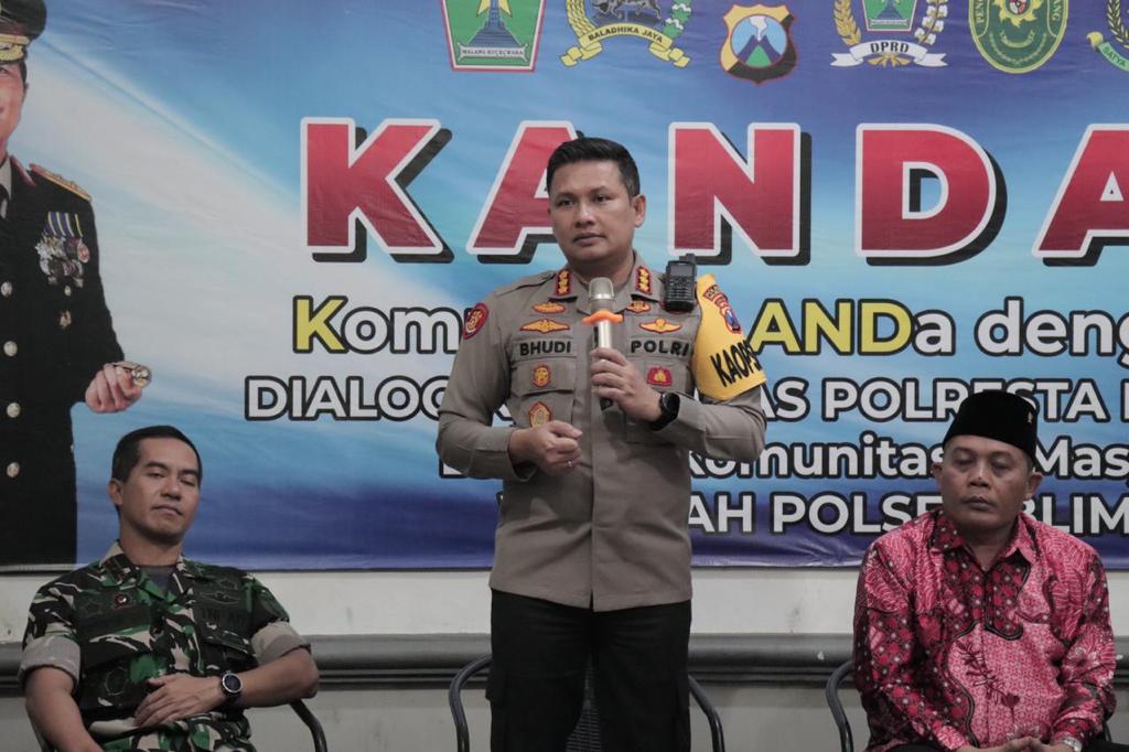 Kapolresta Malang Kota, Kombes Pol Budi Hermanto memberikan sambutan dalam acara Komunikasi Anda Dengan Polisi (KANDANI)