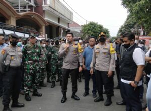 Kapolresta Malang Kota, Kombes Pol Budi Hermanto turun tangan. Sehingga pelaksanaan eksekusi berjalan lancar (ft.cholil)
