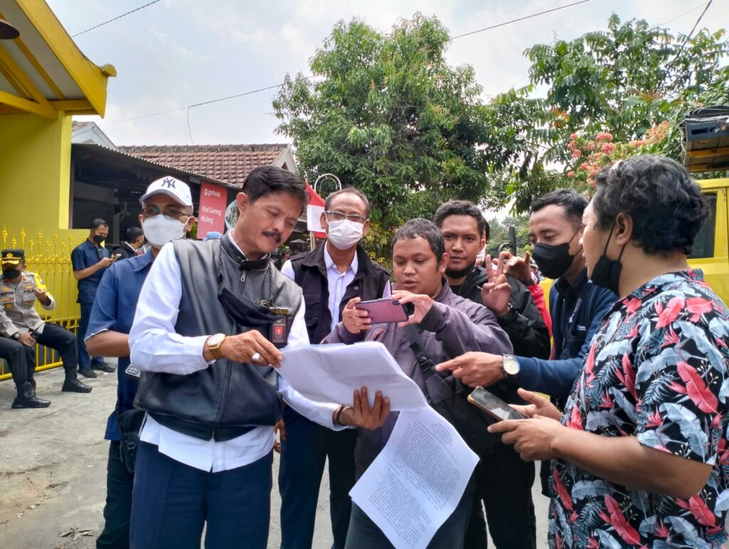 Panitera PN Kota Malang, Rudy Hartono saat dikonfirmasi awak media (ft.cholil)