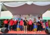 Rektor IKIP Budi Utomo Malang, Dr Nurcholis Sunuyeko, M.Si (baju hitam) didampingi segenap Akademisi IBU, menyambut mahasiswa baru dengan nuansa SAMBA Merdeka Episode #1 (ft.cholil)