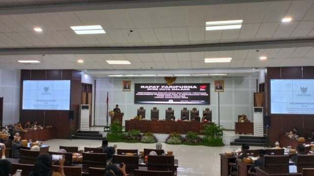 Walikota Malang, H Sutiaji menyampaikan penjelasan dalam Rapat Paripurna DPRD Kota Malang, Tentang Rancangan Perubahan KUA & Perubahan PPAS APBD Kota Malang TA 2022