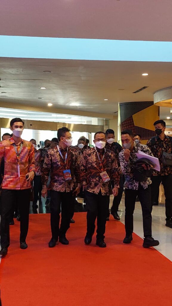 Walikota Malang, H Sutiaji pose bersama jajarannya hadir dalam acara APEKSI XV di Hotel Truntum, Kota Padang (ist)