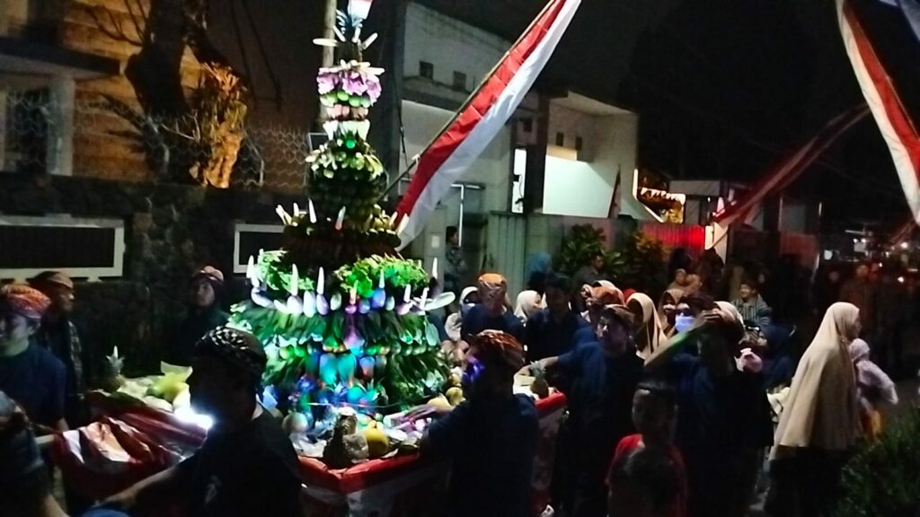 Kirab Doa dan Sholawat Serta Tumpeng Gunung, Jadi Agenda Rutin Warga Arjosari Peringati Haulbakti Luhur “Bersih Deso”