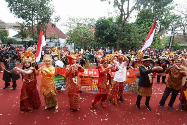 Berbagai atraksi disuguhkan dalam gelaran Karnaval Budaya Nusantara Kota Malang dalam rangka memperingati HUT Ke-77 RI (ist)
