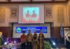 Walikota Malang, H Sutiaji dan istri pose bersama Kajari Kota Malang, Zuhandi dan istri dalam acara pisah sambut Kajari (ft.cholil)