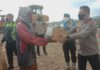 Kapolresta Malang Kota, Kombes Pol Budi Hermanto membagikan ratusan Paket Sembako kepada pemulung di TPA Supit Urang (ist)