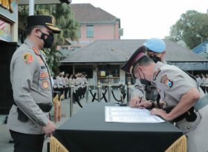 Kapolresta Malang Kota, Kombes Pol Budi Hermanto memimpin Sertijab Kapolsek Lowokwaru (ist)