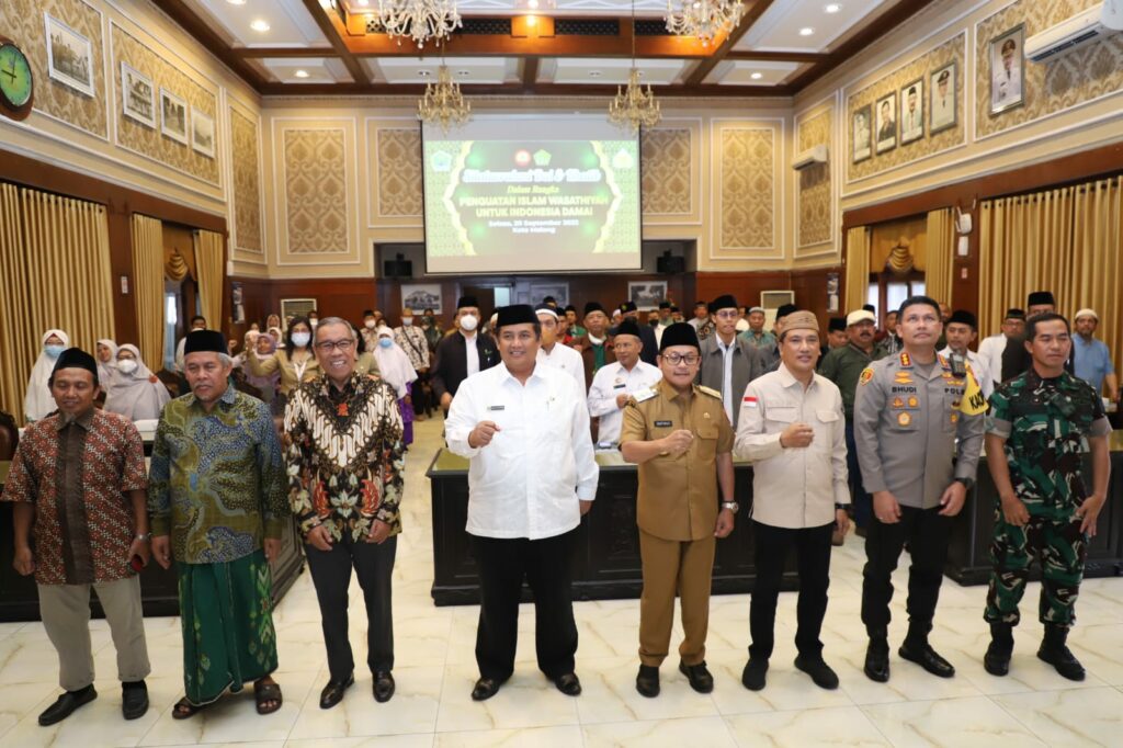 Walikota Malang, H Sutiaji dan Forkopimda pose bersama para Da'i (ist)