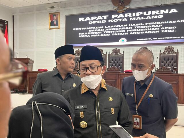 Walikota Malang, H Sutiaji memberikan keterangan kepada wartawan usai Rapat Paripurna (ist)