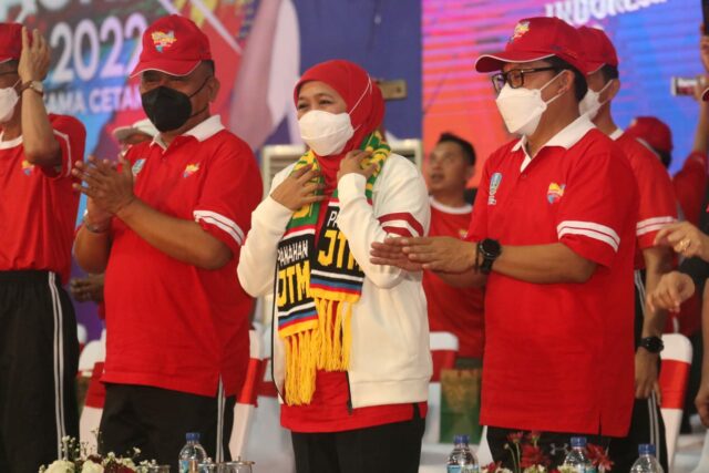 Walikota Malang, H Sutiaji, bersama Gubernur Jawa Timur, Khofifah Indar Parawansa dalam acara Peringatan Hari Olahraga Nasional (Haornas) di GOR Ken Arok (ist)