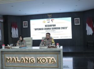 Waka Polresta Malang Kota, Kompol Yuliati didampingi Kabag Ops Kompol Supian menggelar persiapan jalannya Operasi Zebra Semeru 2022 yang digelar di Ballroom Sanika Satyawada Polresta Malang Kota (ist)