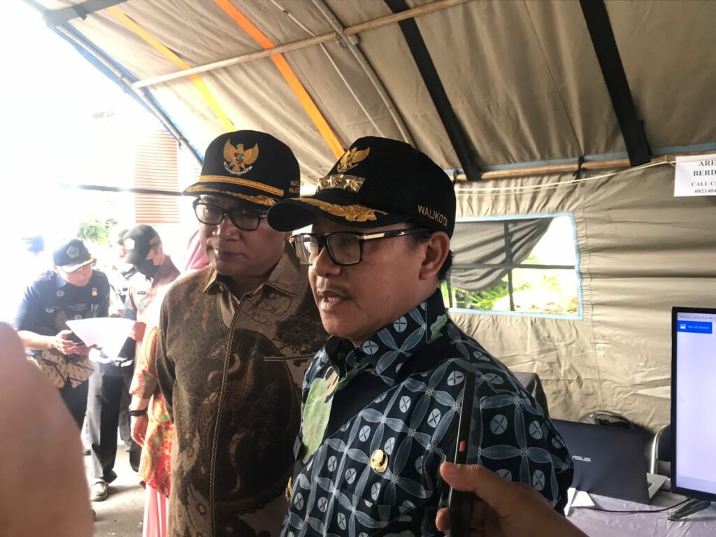 Walikota Malang, H Sutiaji didampingi Wakil Walikota Sofyan Edi Jarwoko saat ditemui awak media di Posko Layanan Informasi (ist)