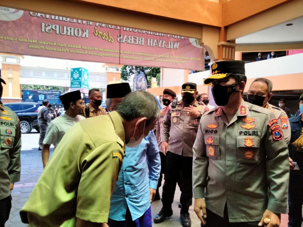 Rombongan Polri dan Forkopimda Jatim saat berkunjung ke RSSA Malang (ft.cholil)