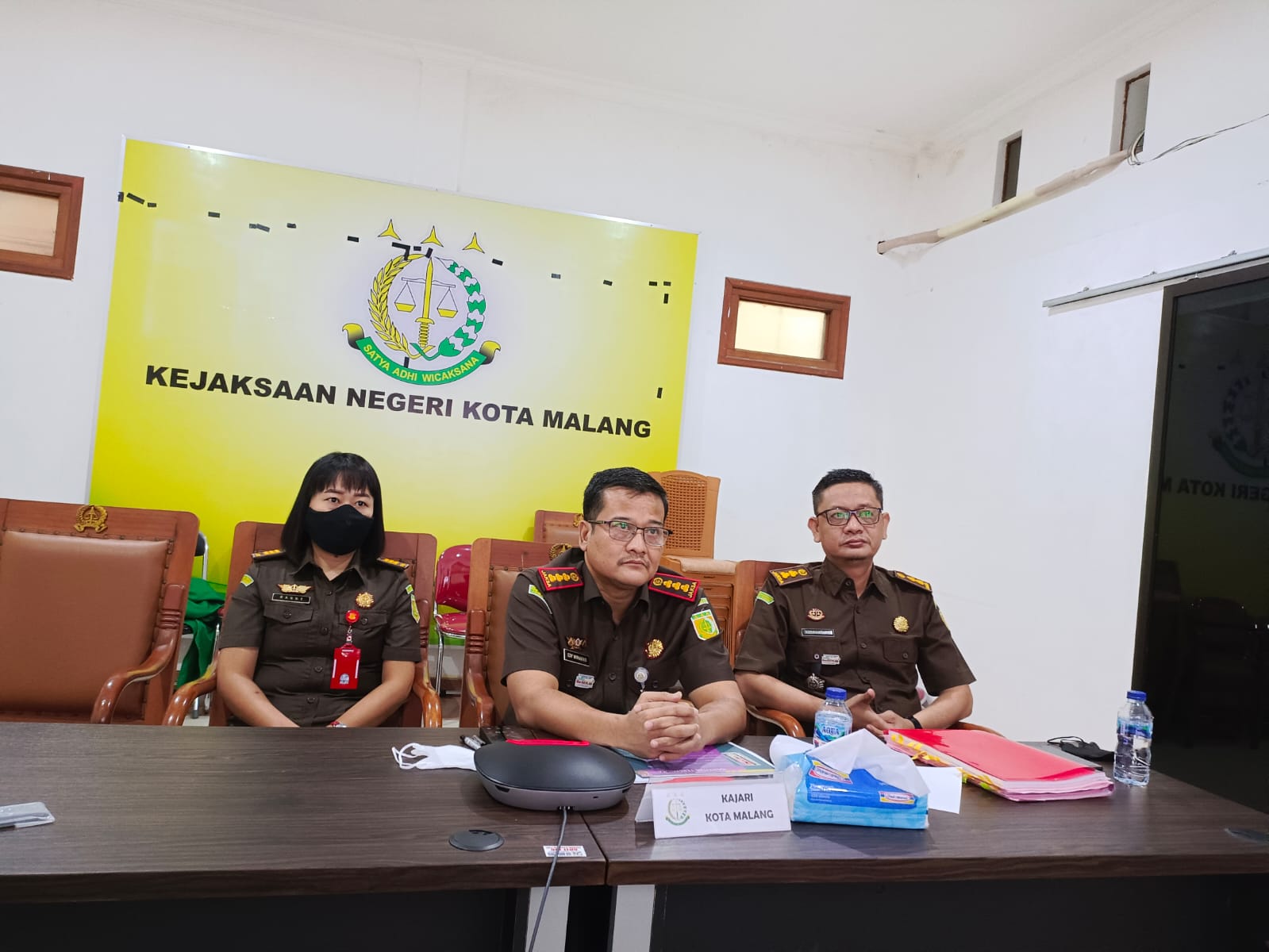 Kepala Kejaksaan Negeri Kota Malang, Edi Winarko, SH, MH didampingi Kasi Pidum Kusbiantoro dan salah satu jaksa penuntut umum (ist)