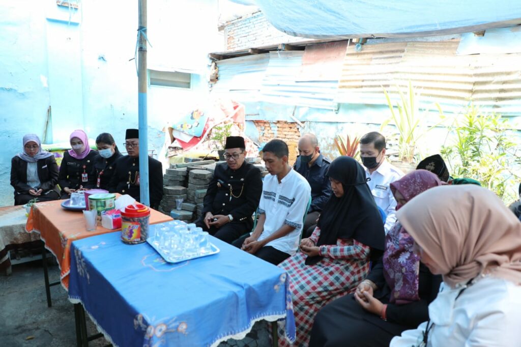 Walikota Malang, H Sutiaji bersama jajaran, takjiah di kediaman empat korban tragedi kanjuruhan yang merupakan warga Klojen (ist)
