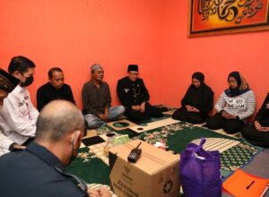 Walikota Malang, H Sutiaji bersama jajaran, takjiah di kediaman empat korban tragedi kanjuruhan yang merupakan warga Klojen (ist)