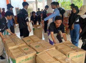 Mahasiswa program pertukaran mahasiswa merdeka (PMN-2) IKIP Budi Utomo Malang mengirimkan bantuan kepada korban terdampak banjir bandang di Desa Pujiharjo, Kecamatan Tirtoyudo Kabupaten Malang Jawa timur (ist)
