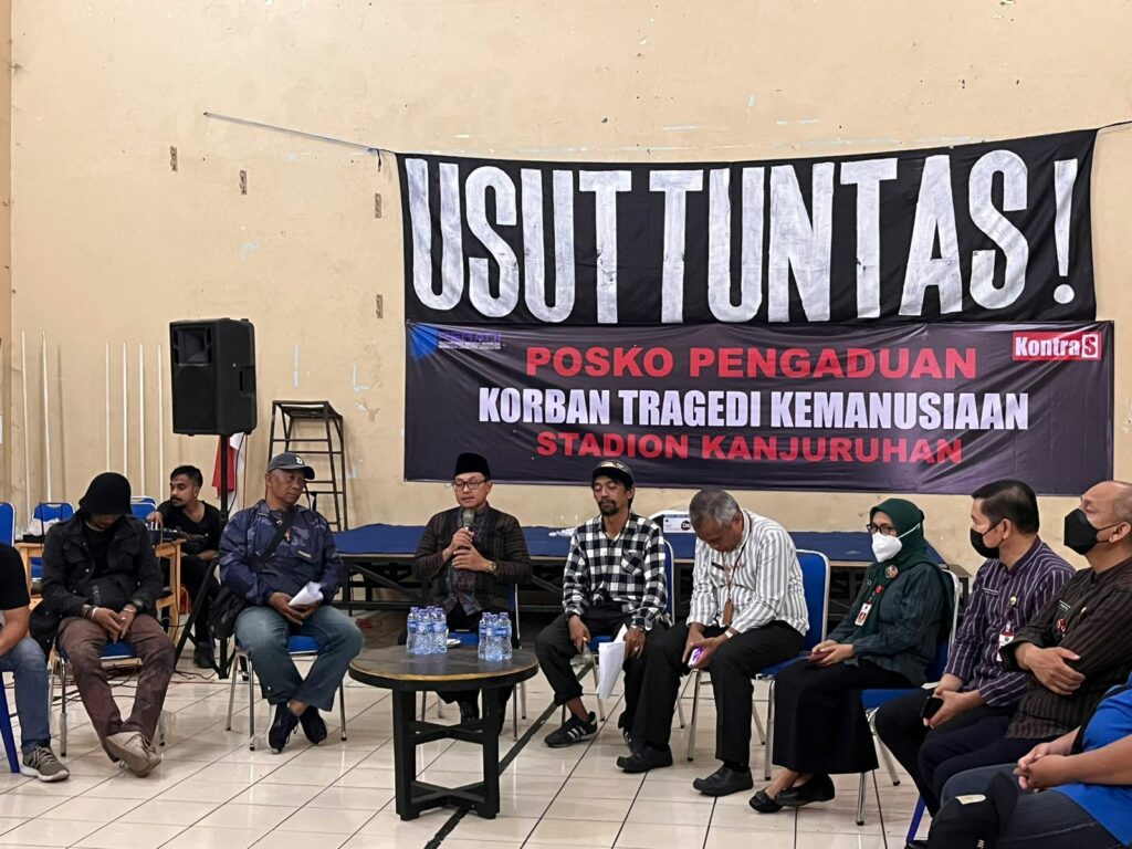 Walikota Malang, H Sutiaji saat menemui Aremania di Posko KNPI