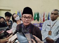 Walikota Malang, H Sutiaji saat berada di Posko KNPI beberapa waktu lalu (ft.cholil)