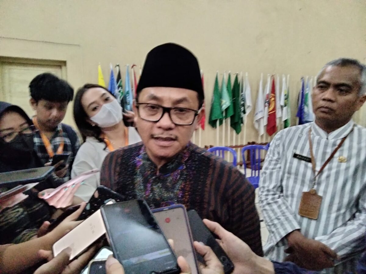 Walikota Malang, H Sutiaji saat memberikan keterangan kepada wartawan