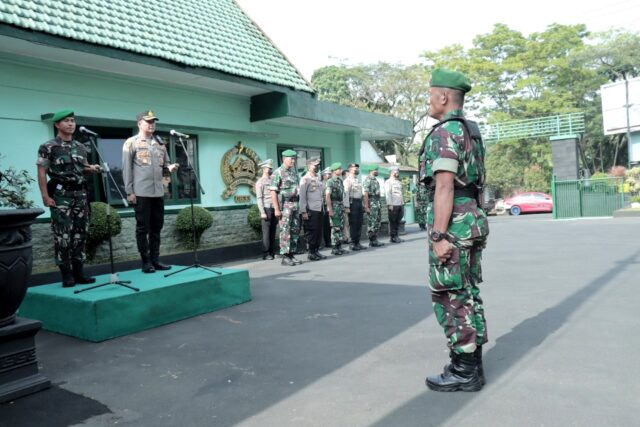 Sebagai wujud implementasi sinergitas TNI-Polri, Polresta Malang Kota dan Kodim 0833 Kota Malang menggelar apel gabungan pada Rabu, ( 15/11/2022)